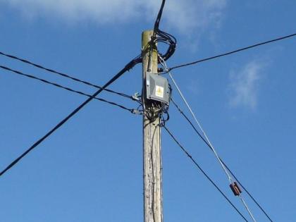 Mobile companies break 16 kilometers 'overhead cable' | मोबाइल कंपन्यांची १६ किलोमीटर ‘ओव्हरहेड केबल’ खंडित