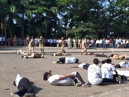 even though the war is over the civil defence force is on alert mode in mumbai mock drill in societies | युद्ध संपलं, तरी नागरी संरक्षण दल मुंबईत अलर्ट मोडवर; सोसायट्यांमध्ये मॉक-ड्रिल even though the war is over the civil defence force is on alert mode in mumbai mock drill in societies | युद्ध संपलं, तरी नागरी संरक्षण दल मुंबईत अलर्ट मोडवर; सोसायट्यांमध्ये मॉक-ड्रिल
