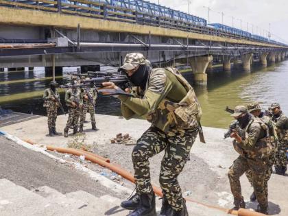 Ways to avoid drone attacks, mock drills to be held in these 4 states tomorrow under 'Operation Shield' | ड्रोन हल्ल्यांपासून वाचण्याचे मार्ग, ऑपरेशन शील्ड' अंतर्गत उद्या या ४ राज्यांमध्ये मॉक ड्रिल होणार Ways to avoid drone attacks, mock drills to be held in these 4 states tomorrow under 'Operation Shield' | ड्रोन हल्ल्यांपासून वाचण्याचे मार्ग, ऑपरेशन शील्ड' अंतर्गत उद्या या ४ राज्यांमध्ये मॉक ड्रिल होणार