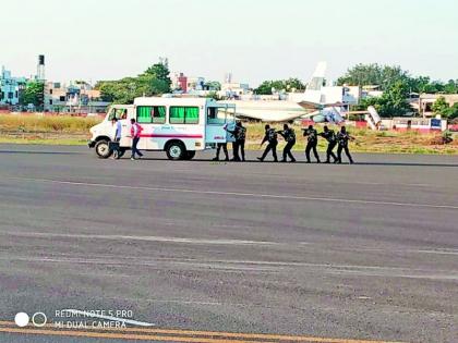 Aeroplane 'Hijack' by terrorists at Nagpur Airport | नागपूर विमानतळावर विमानाला दहशतवाद्यांनी केले ‘हायजॅक’ !