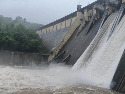 Mumbaikars are in need of water Four lakes have overflowed | मुंबईकरांना जलदिलासा... चार तलाव झाले ओव्हर फ्लो; पाणीपातळी ६८ टक्क्यांवर