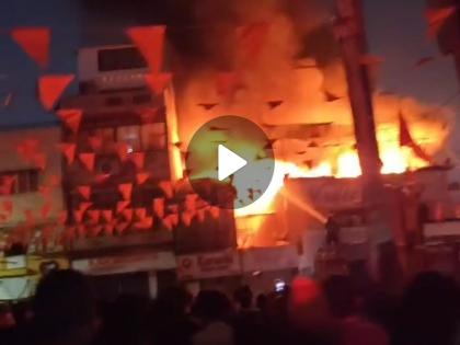 Massive fire at 'Modern Dairy' in the camp, successful in bringing the fire under control | Pune: कॅम्पमधील 'मॉडर्न डेअरी'ला भीषण आग, आगीवर नियंत्रण मिळवण्यात यश