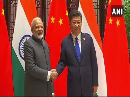 plenty of work for pm modi xi jinping with six meetings in 24 hours | नरेंद्र मोदी चीनमध्ये, 24 तासात जिनपिंग यांच्याबरोबर सहा बैठका