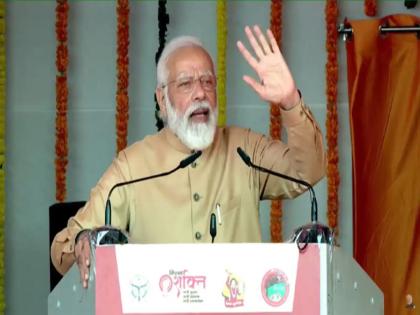 pm modi criticised colic due to increase in marriage age of girls | मुलींचे विवाहाचे वय वाढविल्यामुळे पोटशूळ; पंतप्रधान मोदींची सपावर घणाघाती टीका