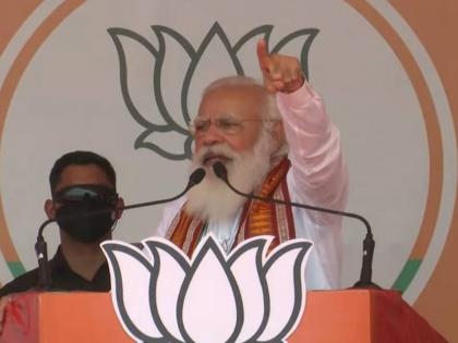 West Bengal Assembly Election 2021 pm narendra modi slams tmc congress left | West Bengal Assembly Election 2021: आम्ही तुमच्यासाठी जिवाचं रान करू; पाच वर्षं संधी देऊन बघा- नरेंद्र मोदी