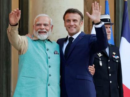 Will the Russia-Ukraine war stop now PM Modi's discussion with French President Macron | आता रशिया-युक्रेन युद्ध थांबणार? पंतप्रधान मोदींची फ्रान्सच्या अध्यक्षांसोबत चर्चा; मॅक्रॉन म्हणाले...! Will the Russia-Ukraine war stop now PM Modi's discussion with French President Macron | आता रशिया-युक्रेन युद्ध थांबणार? पंतप्रधान मोदींची फ्रान्सच्या अध्यक्षांसोबत चर्चा; मॅक्रॉन म्हणाले...!