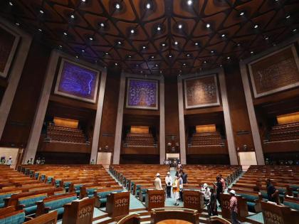 lotus inspired carpets for rajya sabha and peacock inspired carpets for lok sabha took 10 lakh hours | New Parliament: राज्यसभेसाठी कमळ अन् लोकसभेसाठी मोरापासून प्रेरित गालिचे; १० लाख तास लागला वेळ