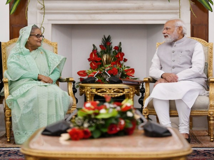 pm modi meet bangladesh pm sheikh hasina many agreements signed between india and bangladesh | PM मोदींनी घेतली शेख हसीना यांची भेट, भारत-बांगलादेशदरम्यान अनेक महत्त्वाचे करार