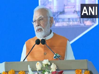 pm narendra modi lays the foundation stone of various development projects in mahabubnagar telangana | नरेंद्र मोदींकडून तेलंगणाला 13 हजार 500 कोटींची भेट, शेतकऱ्यांसाठीही केली मोठी घोषणा