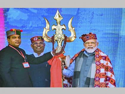 Himachal Pradesh Assembly Elections:'Congress means corruption, nepotism, obstruction of development works', PM Modi fires cannon | Himachal Elections:'काँग्रेस म्हणजे भ्रष्टाचार, घराणेशाही, विकासकामांमध्ये अडथळा', PM मोदींनी तोफ डागली