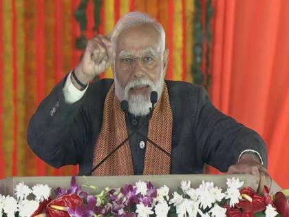 PM Narendra Modi in Jammu & Kashmir: 'Some political families use Article 370 for their own benefit', slams PM Modi | काही राजकीय घराणे कलम 370 चा स्वतःच्या फायद्यासाठी वापर करायचे; PM मोदींचा घणाघात