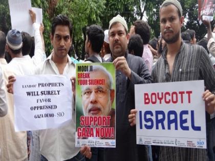 Palestine Support in India: agitation in India in support of Palestine, people took to the streets against Israel | भारतात पॅलेस्टाईनच्या समर्थनार्थ निदर्शने, लोक रस्त्यावर उतरले; PM मोदींकडे केली 'ही' मागणी...