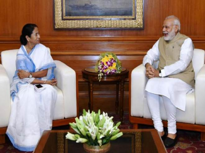 West Bengal CM Mamata Banerjee met Prime Minister Narendra Modi in his Delhi residency | CM ममता बॅनर्जींनी घेतली PM नरेंद्र मोदींची भेट; पंतप्रधानांकडे केली 1 लाख कोटींची मागणी