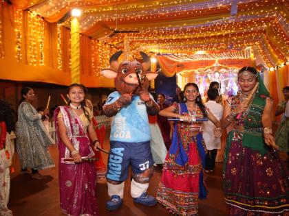 'Moga' enjoys playing Dandiya and Garba in Goa | 'मोगा' ने घेतला दांडिया आणि गरबाचा खेळण्याचा आनंद