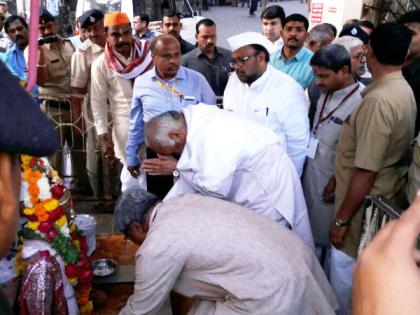 Every Bhavik Vittha got the same, RSS chief Mohan Bhagwat of RSS, Viththala in Pandharpur and took a glimpse of Saint Chokham | प्रत्येक भाविक विठ्ठला समान, राष्ट्रीय स्वयंसेवक संघाचे सरसंघचालक मोहन भागवत यांचे मत, पंढरपूरातील विठ्ठलासह संत चोखांबाचे दर्शन घेतले