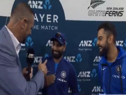 India vs New Zealand ODI: Anchor spoke hindi after listening Mohammed Shami's English, Kohli laugh | India vs New Zealand ODI: मोहम्मद शमीचं इंग्रजी ऐकून अँकर हिंदीत बोलला, कोहली लोटपोट