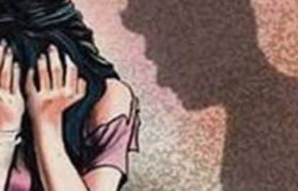 Rape of a minor girl by showing the lure of love affair | प्रेमसंबंधांचे आमिष दाखवून अल्पवयीन मुलीवर अत्याचार