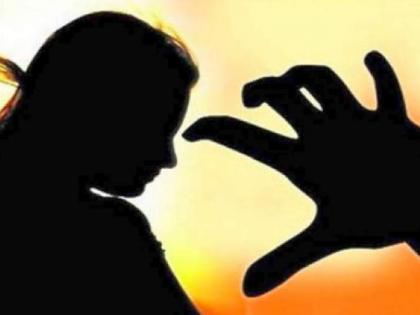 A woman was molested by entering the house in the dust | अचानक घरात घुसला, म्हणाला मला तू आवडतेस...; संधी साधून महिलेचा विनयभंग