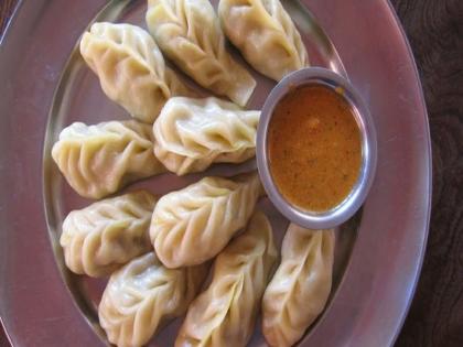 momos are harmful for human body and causes to disease | चवीने मोमोज खाताय? वेळीच व्हा सावध अन्यथा पडू शकतं महागात!