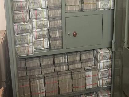 IT raid on Hetero Pharmaceutical Company, 142 crore cash seized | हेटेरो फार्मास्युटीकल कंपनीवर ITची छापेमारी, कपाटातील रोकड बघून अधिकारीही चक्रावले