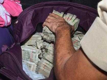 In the wake of the elections, cash of Rs 65 lakh was seized at two places in Pune district | Pune: लोकसभा निवडणुकांच्या पार्श्वभूमीवर पुणे जिल्ह्यात ६५ लाख रुपयांची रोकड जप्त