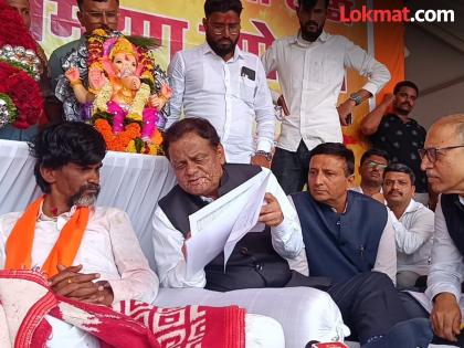Manoj Jarange Patil: शिंदे समितीने मनोज जरांगेंची घेतली भेट, आझाद मैदानातील उपोषणस्थळीच चर्चा - Marathi News | Manoj Jarange Patil: Shinde committee members met Jarange, discussed at the hunger strike site in Azad Maidan | Latest mumbai News at Lokmat.com Manoj Jarange Patil: शिंदे समितीने मनोज जरांगेंची घेतली भेट, आझाद मैदानातील उपोषणस्थळीच चर्चा - Marathi News | Manoj Jarange Patil: Shinde committee members met Jarange, discussed at the hunger strike site in Azad Maidan | Latest mumbai News at Lokmat.com
