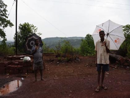 who is there to wipe the tears of those who are exposed of victims of rain flood | संसार उघडा पडलेल्यांचे अश्रू पुसायला आहे कोण..?