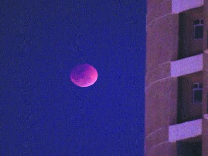 Tremendous lunar eclipse; Worldwide enthusiasm! Mumbaikars took unbeatable pleasure | खग्रास चंद्रग्रहण; जगभर उत्साह! मुंबईकरांनी घेतला अपूर्व आनंद