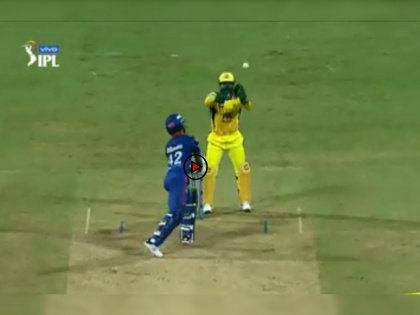 IPL 2021 : CSK vs DC : MS Dhoni attempts stumping off Moeen Ali ‘moon’ ball, Watch Video  | IPL 2021 : CSK vs DC : शिखर धवनला बाद करण्यासाठी MS Dhoni चा 'मून' बॉलवर स्टम्पिंगचा प्रयत्न, Video 