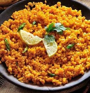 झणझणीत अशी मूगडाळीची सुकी भाजी करण्याची रेसिपी - कमी साहित्यात आणि झटपट होणारी ही रेसिपी करायलाच हवी