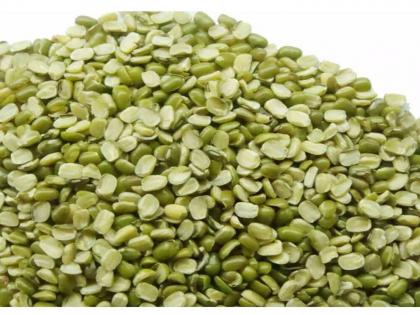 Know the health benefits of Moong dal and recipe | मूग डाळीचं पाणी सेवन करण्याचे फायदे वाचून व्हाल अवाक्, जाणून घ्या कसं कराल तयार!