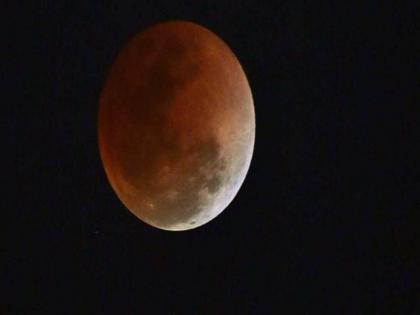 Tomorrow, the planet Mars will be closest to Earth, the largest lunar eclipse in the century | उद्या मंगळ ग्रह पृथ्वीच्या सर्वात जवळ येणार,  शतकातील सर्वात मोठे खग्रास चंद्रग्रहण 