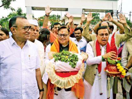 The Ram Katha begins with a salute to the inspiring soil of Maharashtra. | महाराष्ट्राच्या प्रेरणादायी मातीला वंदन करून रामकथा थाटात प्रारंभ The Ram Katha begins with a salute to the inspiring soil of Maharashtra. | महाराष्ट्राच्या प्रेरणादायी मातीला वंदन करून रामकथा थाटात प्रारंभ