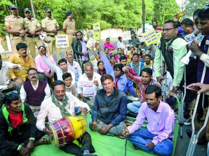 Diyanga's morcha hit Vidhan Bhavan | दिव्यांगांचा मोर्चा विधानभवनावर धडकला