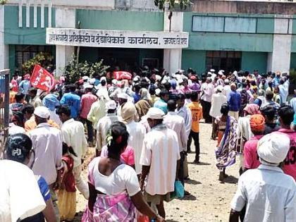 Front of Jawhar province office of tribals | आदिवासींचा जव्हार प्रांत कार्यालयावर मोर्चा