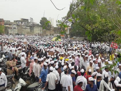 Old pension scheme: workers' march on collectorate on the third day of strike at Amravati | जुनी पेन्शन योजना : कर्मचाऱ्यांचा जिल्हाधिकारी कार्यालयावर मोर्चा, 'झुकेगा नही'च्या भूमिकेवर ठाम