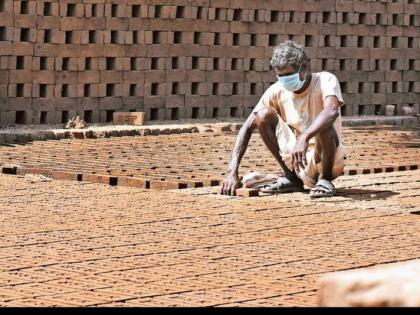 The miserable living of brick laborers | वीटभट्टी मजुरांचे दयनीय जगणे