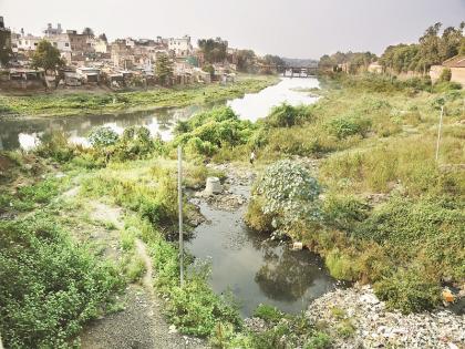 Morna is no more a River in Akola, it became the mosquito breeding center! | अकोल्यातील मोर्णा नदी नव्हे, डासांचे उत्पत्ती केंद्र!