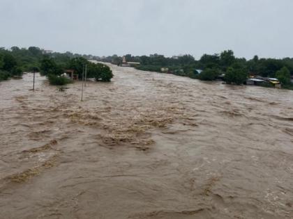 Rainstorm in Akola; Flood of Morna river | अकोल्यात पावसाचा कहर; मोर्णा नदीला पुर, सखल भागात साचले पाणी