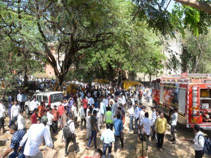 बघ्यांची गर्दी (छायाचित्र- अतुल मारवाडी) बघ्यांची गर्दी (छायाचित्र- अतुल मारवाडी)