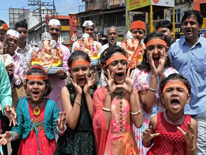 Arrival of beloved Ganaraya in Kolhapur in unprecedented excitement | 'बाप्पा'चा जयघोष, वाद्यांचा दणदणाट अन् मंगलमय वातावरण; कोल्हापुरात घरोघरी लाडक्या गणरायाचे आगमन