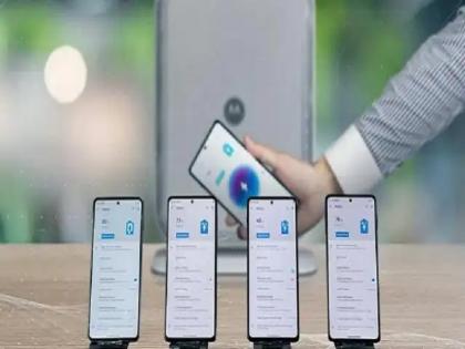 motorola unveiled its air charging technology can charge 4 device at same time | Motorola नं आणली जबरदस्त चार्जिंग टेक्नॉलॉजी; ३ मीटरच्या रेंजमधील ४ फोन एकत्र होणार चार्ज