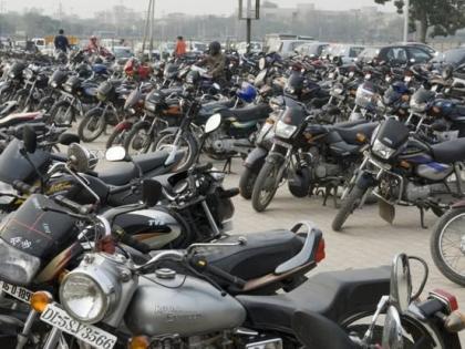 Hundreds of people were deceived by the lure of cheap vehicles | स्वस्तात वाहन देण्याचे आमिष दाखवून शेकडो लोकांची कोट्यवधीने फसवणूक