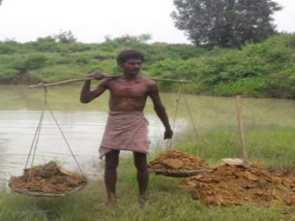 'Mountain Man' - He has been dug for 27 years to solve the problem of water | ‘माऊंटन मॅन’ - पाणी समस्येवर तोडगा काढण्यासाठी २७ वर्षे राबून त्याने खोदला तलाव