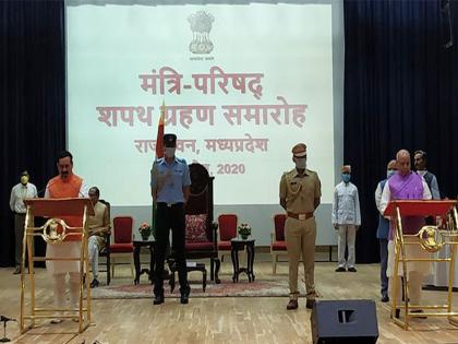 One Man Madhya Pradesh Cabinet Gets 5 New Ministers Amid coronavitus Crisis | मध्यप्रदेशात मंत्रिमंडळ विस्तार; चौहान यांच्या सरकारमध्ये पाच मंत्र्यांचा समावेश