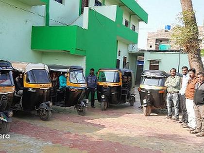 Teachers carry the cost of the student's travel expenses | शिक्षक उचलतात विद्यार्थ्यांच्या शैक्षणिक प्रवास खर्चाचा भार Teachers carry the cost of the student's travel expenses | शिक्षक उचलतात विद्यार्थ्यांच्या शैक्षणिक प्रवास खर्चाचा भार