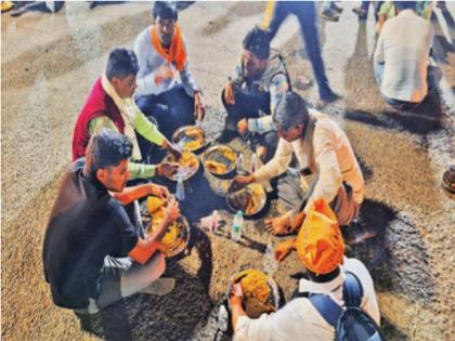 Maratha Reservation: Navi Mumbaikars played the role of mothers, donated food to 10 lakh citizens in two days | नवी मुंबईकरांनी बजावली आईच्या मायेची भूमिका, दोन दिवसांत १० लाख नागरिकांना अन्नदान