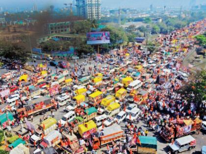 Maratha Reservation: The Maratha community returned with playing, singing and dancing | आरक्षणाचा लढा जिंकून वाजत-गाजत-नाचत मराठा समाज परतला