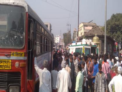 Student found dead under bus while going for 12th examination in Mirj sangli | Sangli News: बारावीच्या परीक्षेला जाताना विद्यार्थ्याचा बसखाली सापडून मृत्यू, जमावाची एसटीवर दगडफेक