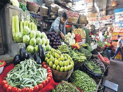 Due to drought in the market, the fall in the vegetable prices | बाजारावर दुष्काळाचे सावट वाढले, पालेभाज्यांच्या दरात घसरण